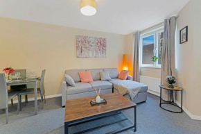 Modern & Spacious 2 Bedroom Serviced Apartment Next to Lochend Park - Private Underground Parking & Lift Available - Close to Edinburgh City Centre - Sleeps Up to 6 Guests